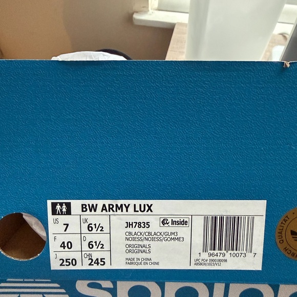 Adidas Army Lux sneakers
Men’s 7 = woman’s 8.5 ( TTS) - Picture 7 of 7